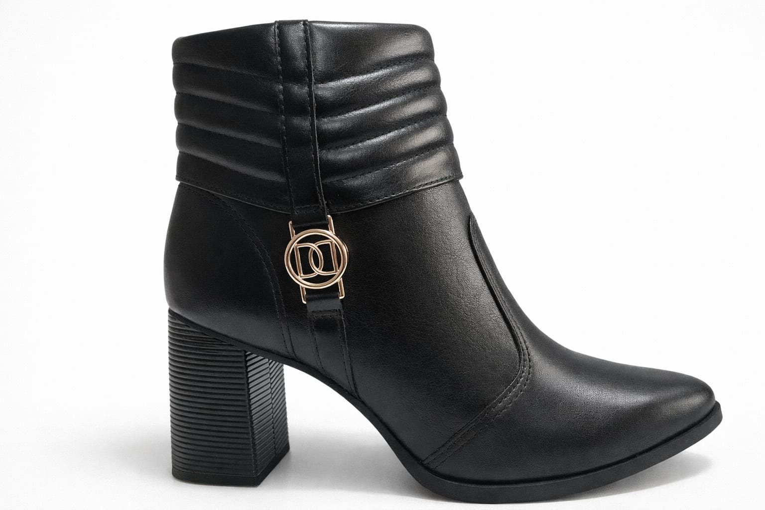 Bota Cano Curto Preta com Salto Bloco e Detalhe Dourado D2161