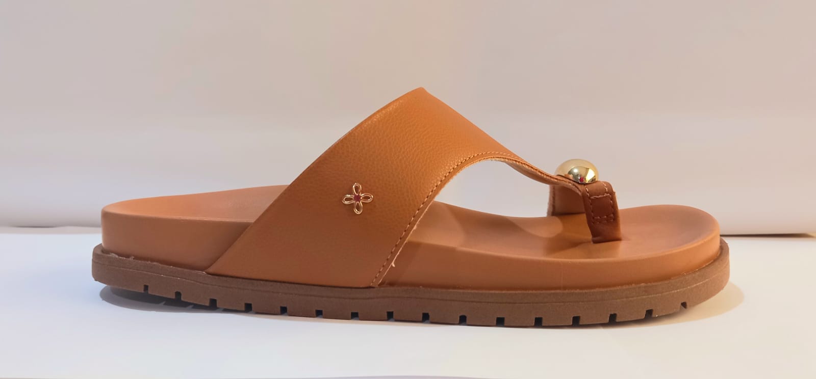 Rasteira Softli Feminina com Detalhe Dourado 