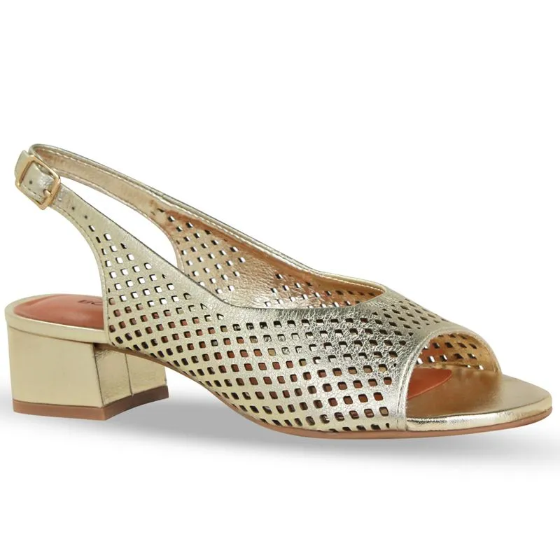 Sandália com Recortes Vazados e Salto Baixo