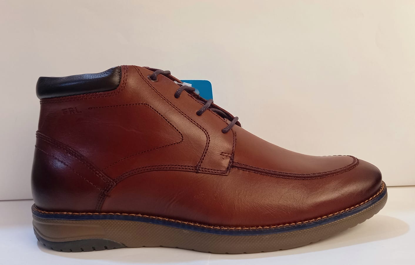 Bota Masculina Casual em Couro – Conforto, Elegância e Durabilidade  Descrição: