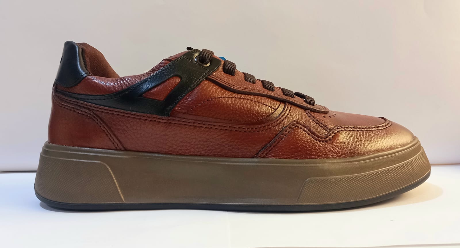 Tênis Masculino Casual Marrom – Estilo Moderno e Conforto Garantido