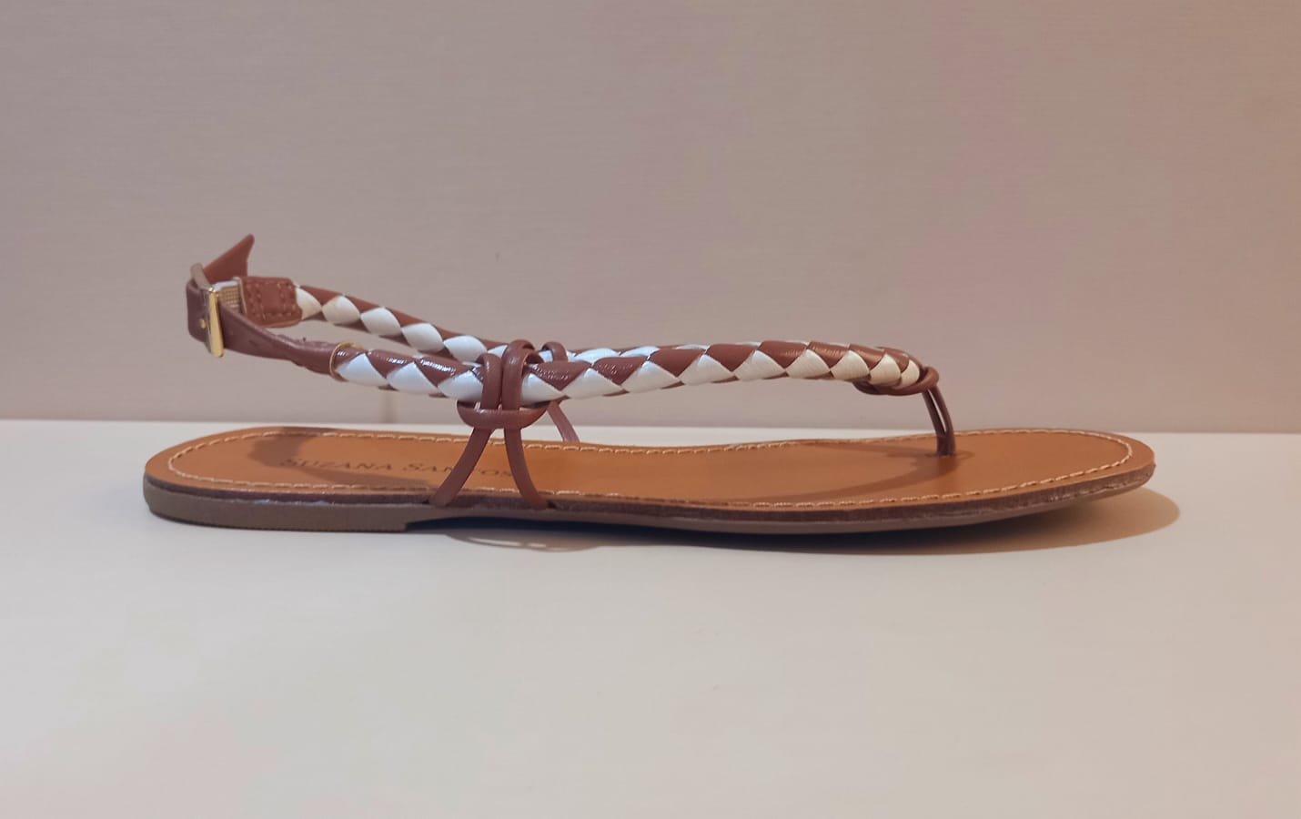 Rasteirinha Trançada – Estilo e Conforto para o Dia a Dia  Descrição: